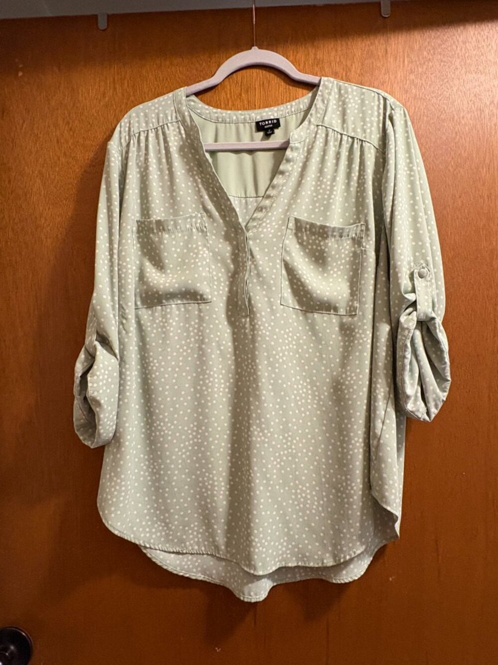 Torrid Harper Green White Dot Roll-Tab Blouse Size 2